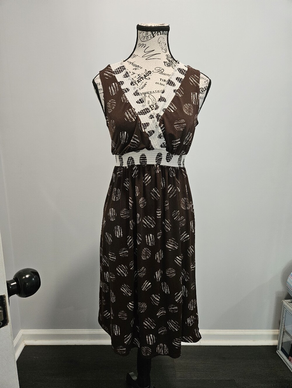Brown Printed V-Neck Sleeveless Maternity Dress Xs To Small Petite
